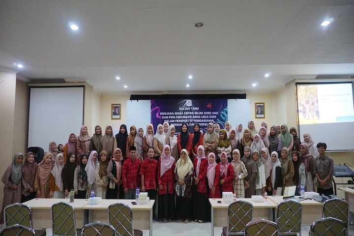 Prodi PIAUD IAIN Madura sukses gelar kuliah tamu yang bertema “Menjaga Masa Depan Sejak Dini: Hak Dan Perlindungan Anak Usia Dini Dalam Perspektif Pengasuhan,Perwalian Dan Adopsi”.