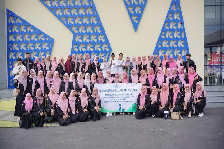 Prodi PIAUD IAIN Madura Gelar Acara Perkuliahan Luar Kampus "Menonton Film Jumbo" untuk Mata Kuliah Desain Konten Digital di Kota Cinema Mall Pamekasan